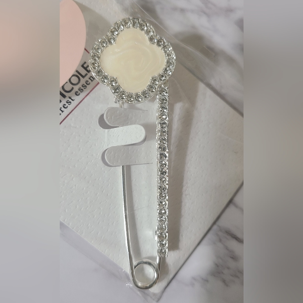 TWO CLOTHING PINS - Picture 6 of 9
